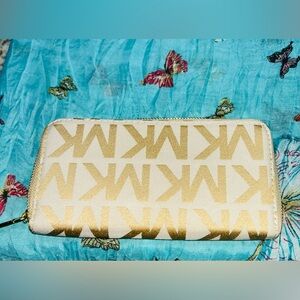 Michael Kors Jet Set Large Logo Jacquard Zip Around Wallet Pale Gold Beige NWOT